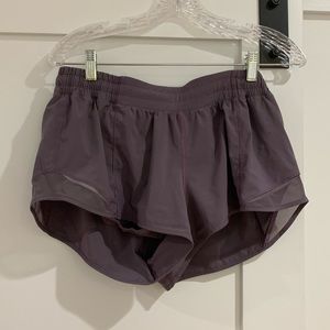 Lululemon Hotty Hot 2.5 shorts